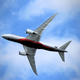 Imagen para el artículo titulado Por qué los aviones comerciales vuelan a 10.000 metros de altura (pista: las aerolíneas salen ganado)